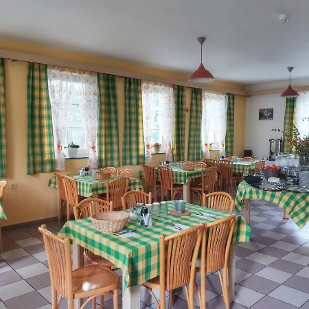 Konukevi Penzion Pastviny 3*
